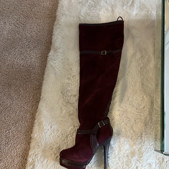 Burgundy over the knee suede boots. Great condition - Picture 3 of 3